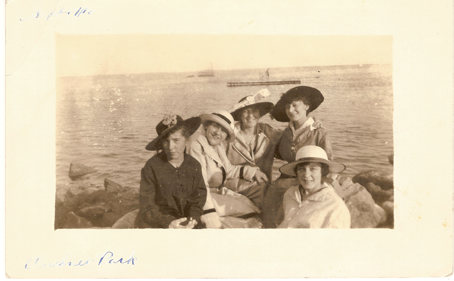 Girls Acushnet APrk September 17, 1916